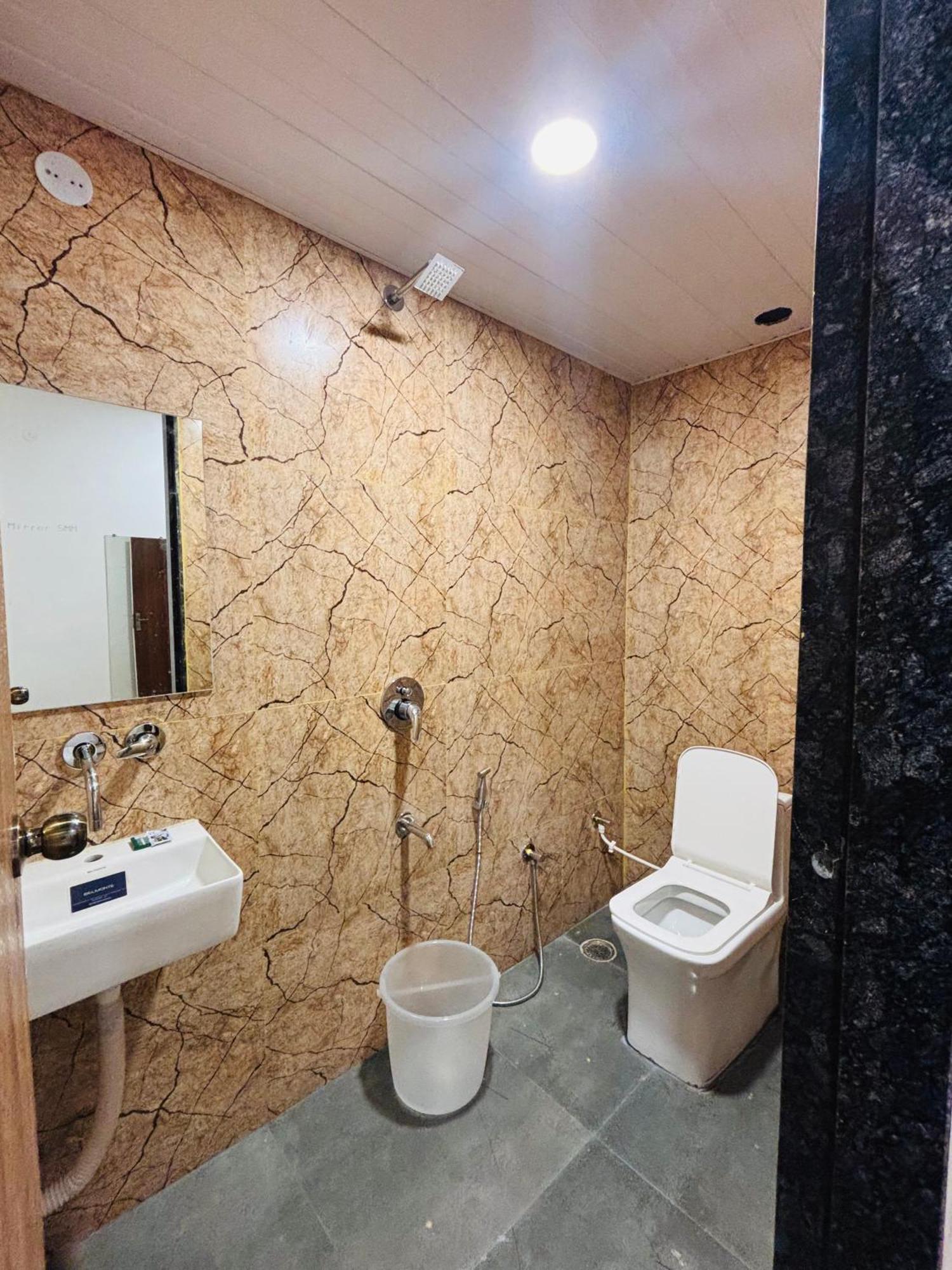 Hotel Vedicvista Indore Bagian luar foto