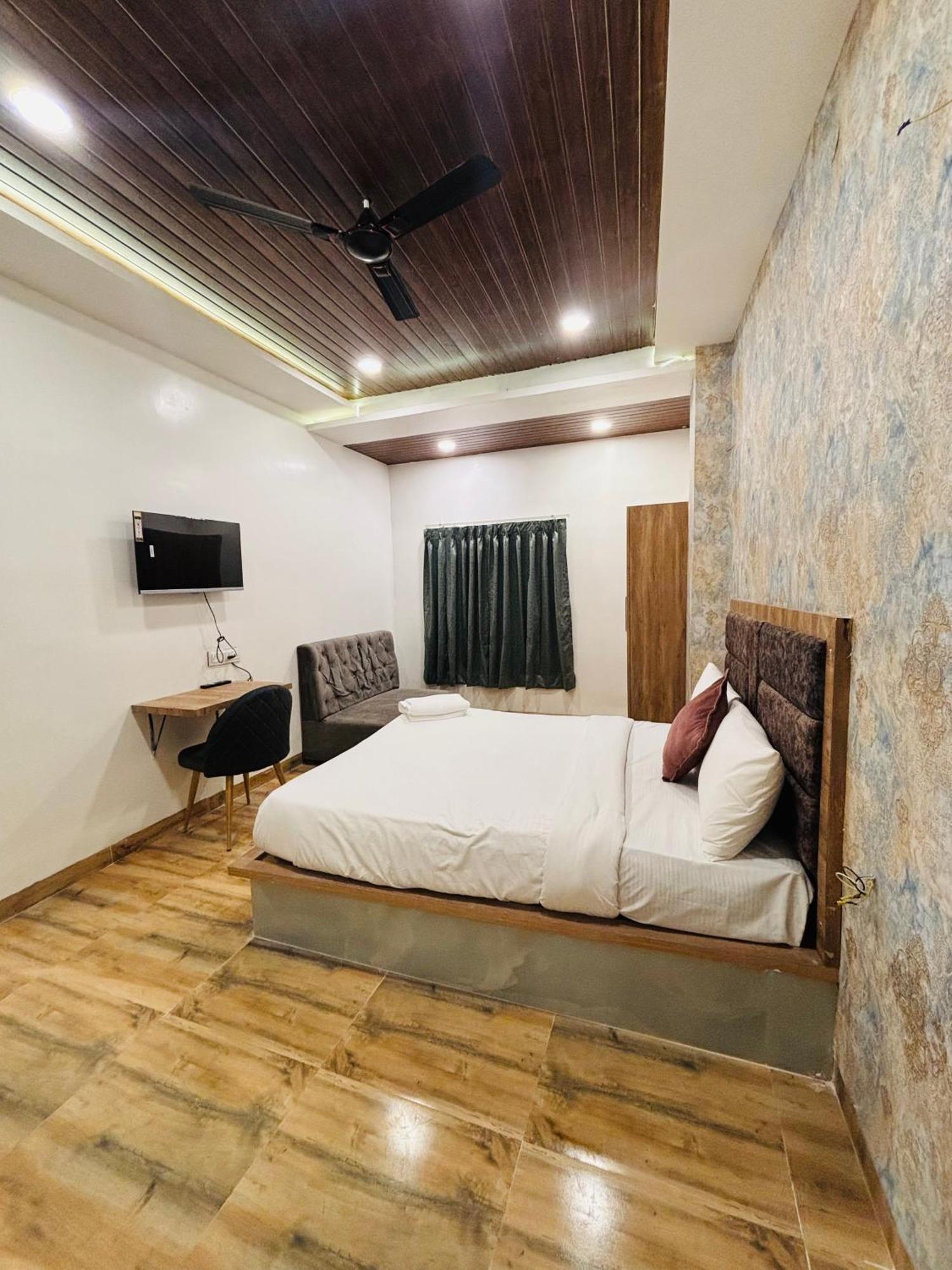 Hotel Vedicvista Indore Bagian luar foto