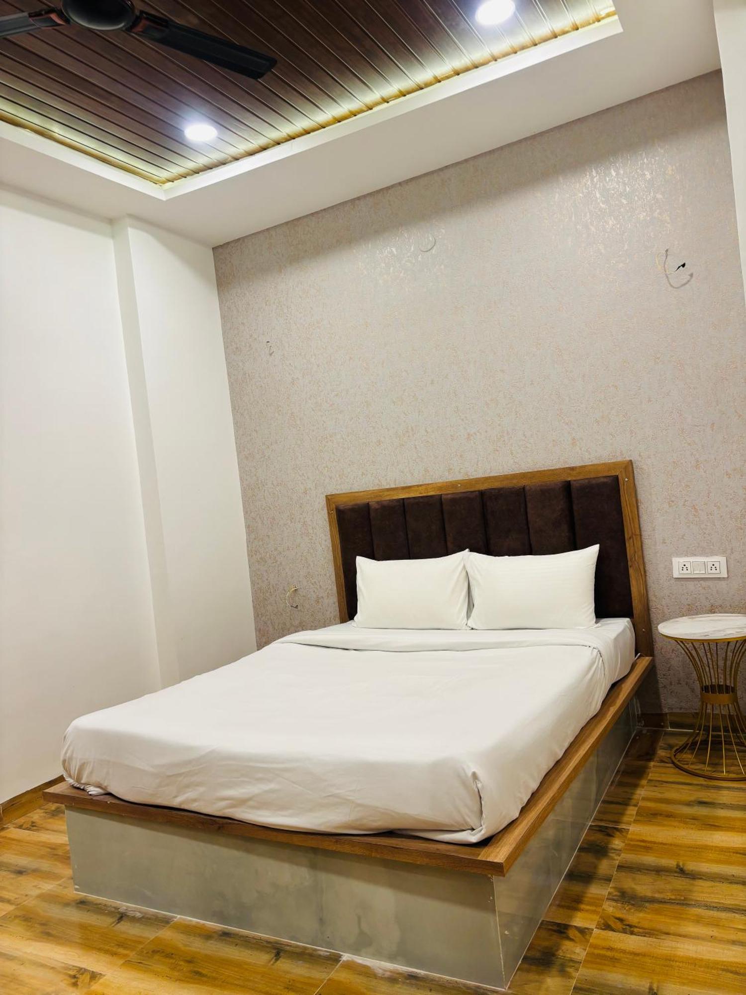 Hotel Vedicvista Indore Bagian luar foto