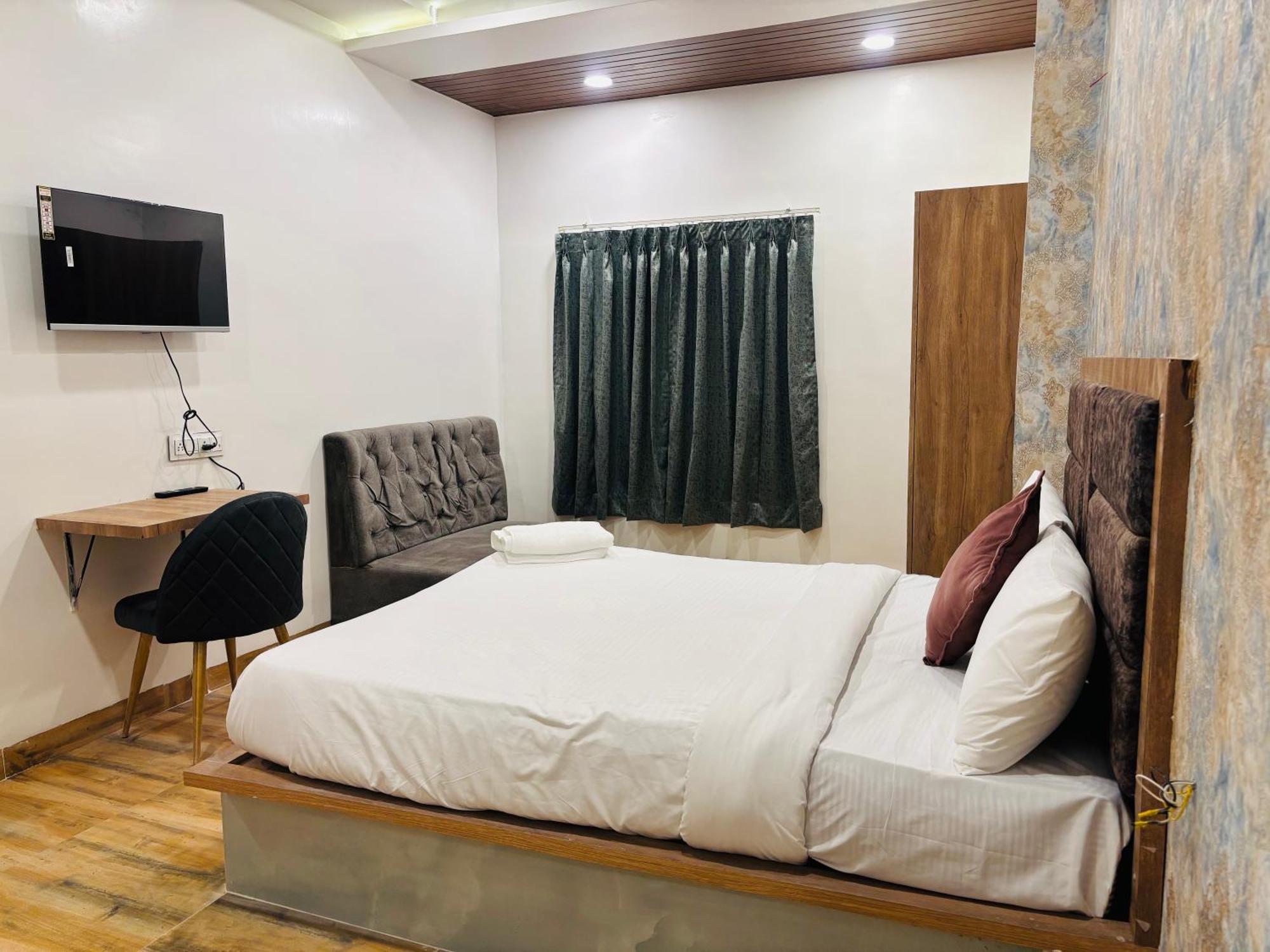 Hotel Vedicvista Indore Bagian luar foto