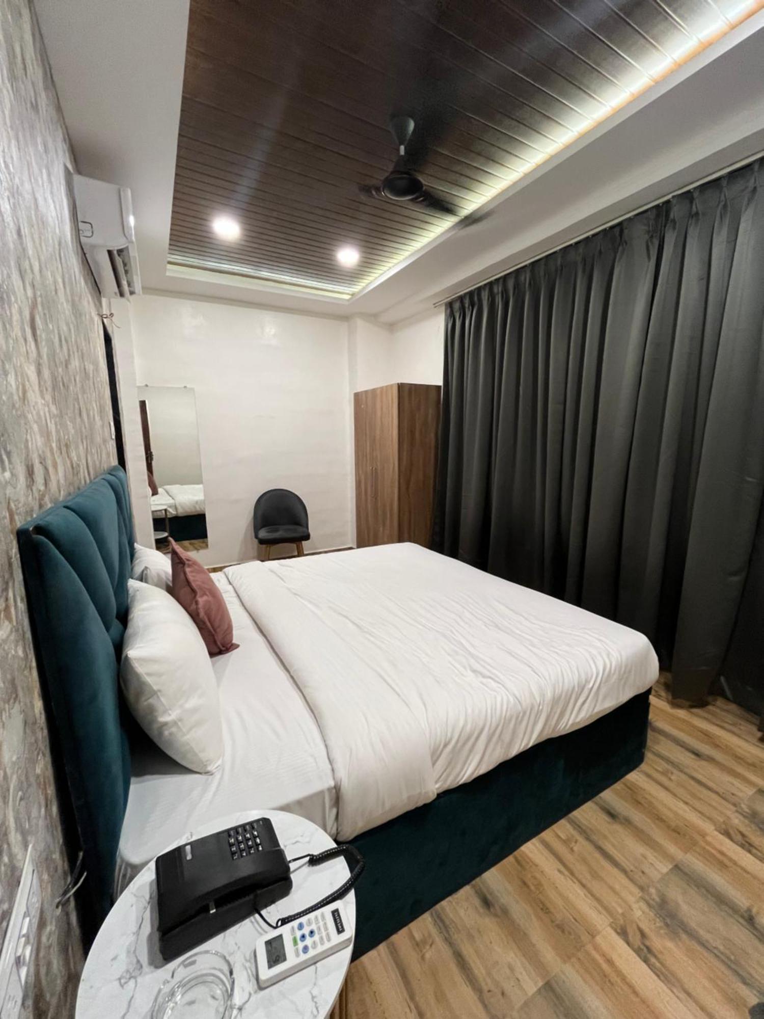 Hotel Vedicvista Indore Bagian luar foto