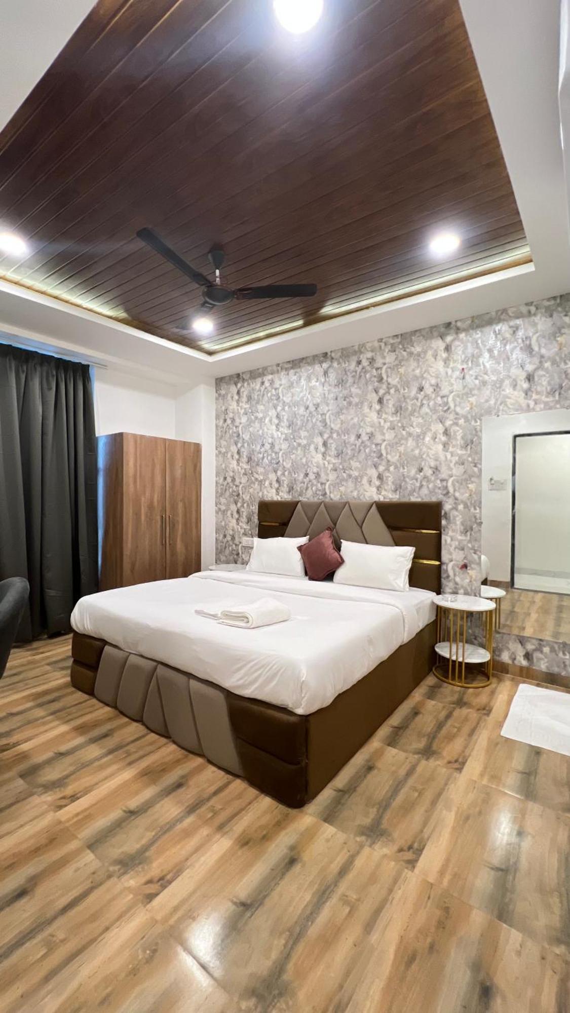 Hotel Vedicvista Indore Bagian luar foto